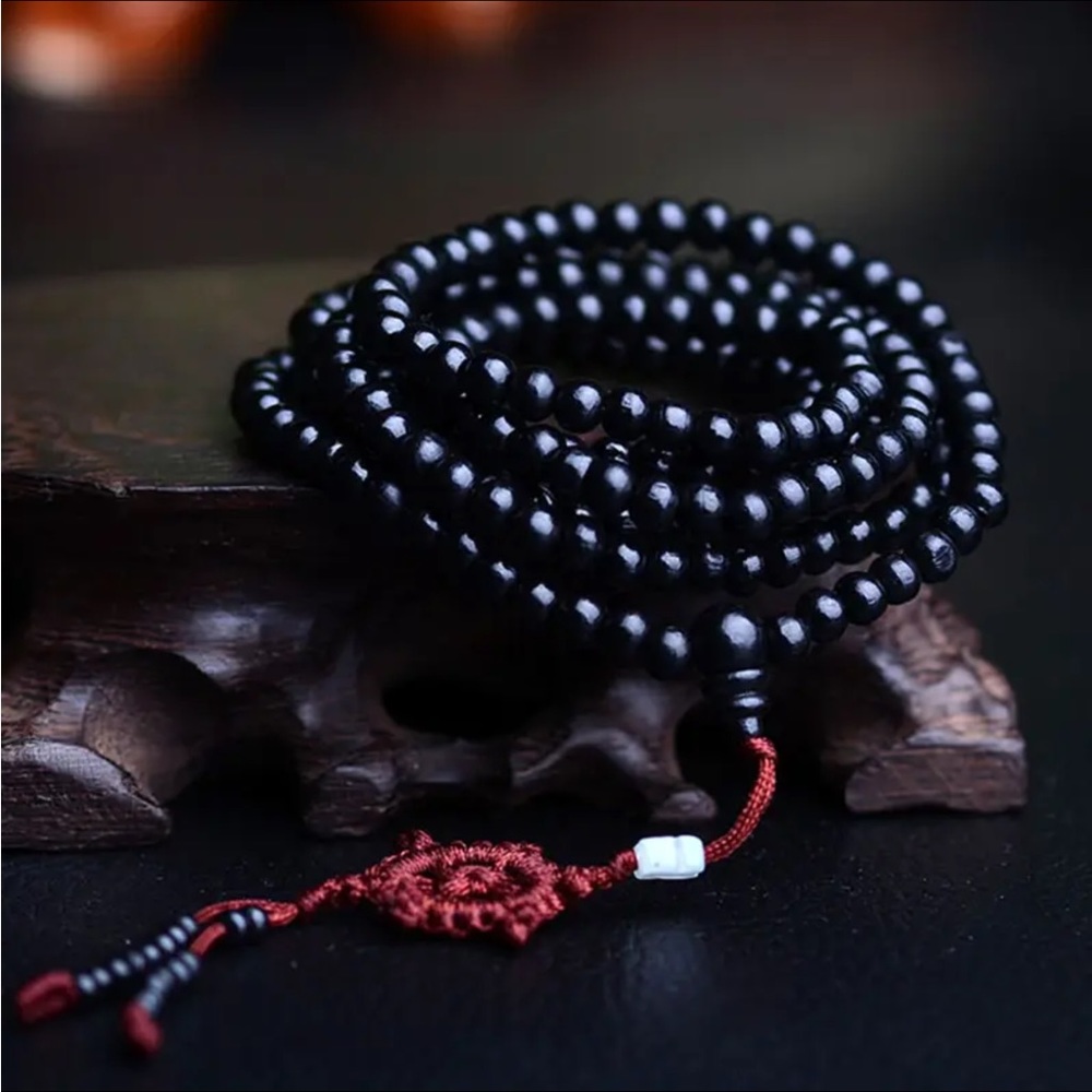📿 Wood prayer bead Mala with jade accent and crochet luck knot - Picture 2 of 14